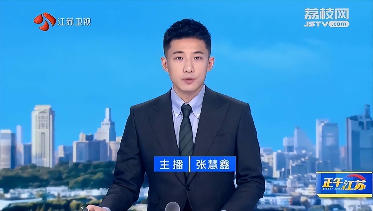 一边表达自己对主持大型晚会的期待_盛典_年度_赵鑫喜