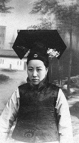 小时候的溥仪,每逢吃饭必须先做一件事,却令宫女太监好尴尬!