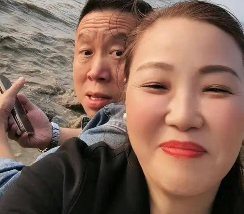 孙卓姐姐孙悦新年官宣恋情,男友穿搭价格被扒,上万块时尚感十足