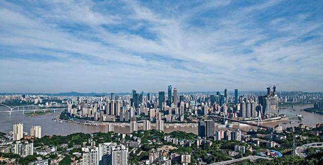 我国最大的新一线城市就是重庆,重庆下辖了26个区,8个县,4个自治县