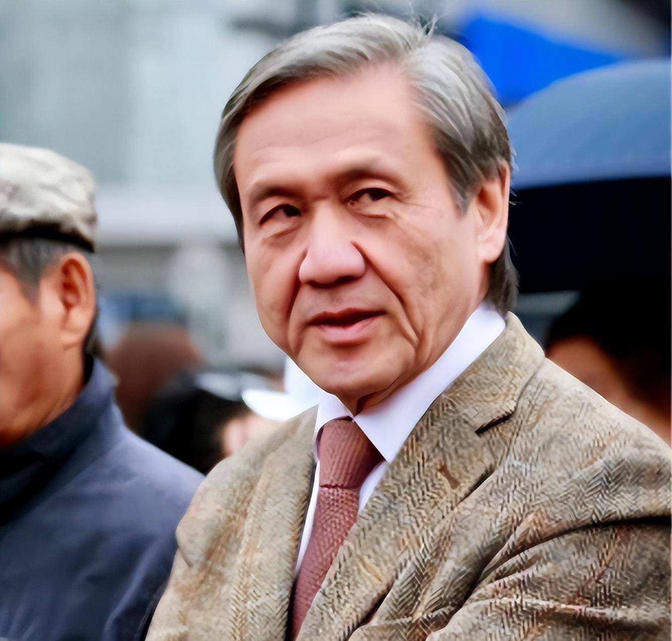 2014年,那个亲美的蒙古国前总统,突然跑路韩国_恩赫巴亚尔_经济_文学