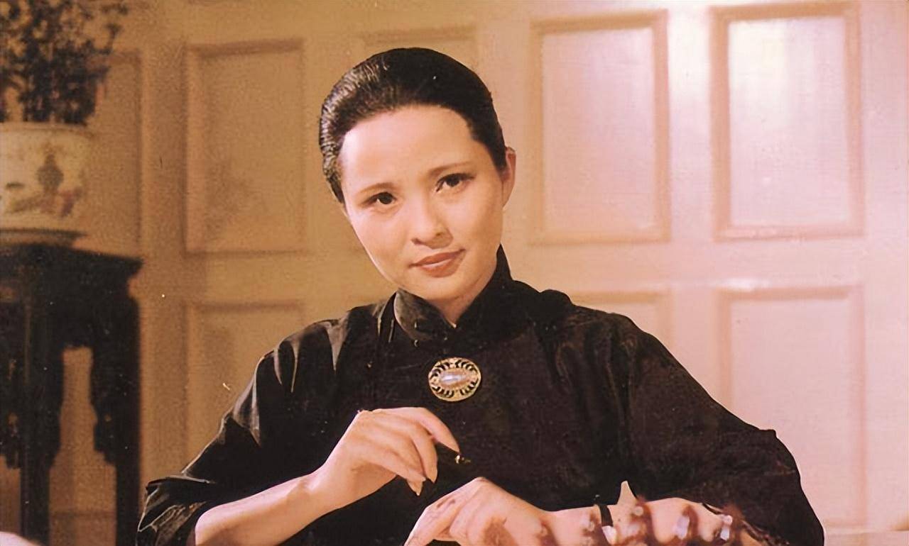 地方著名演员李羚拒绝富二代嫁初恋,婚后住10平米车库,她幸福吗_电影