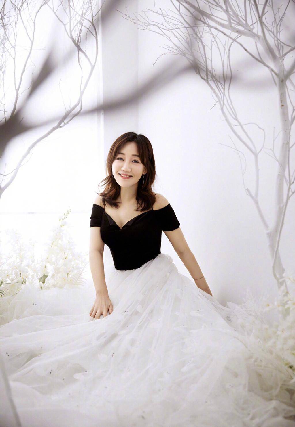 "哈妹"薛佳凝晒旧照!