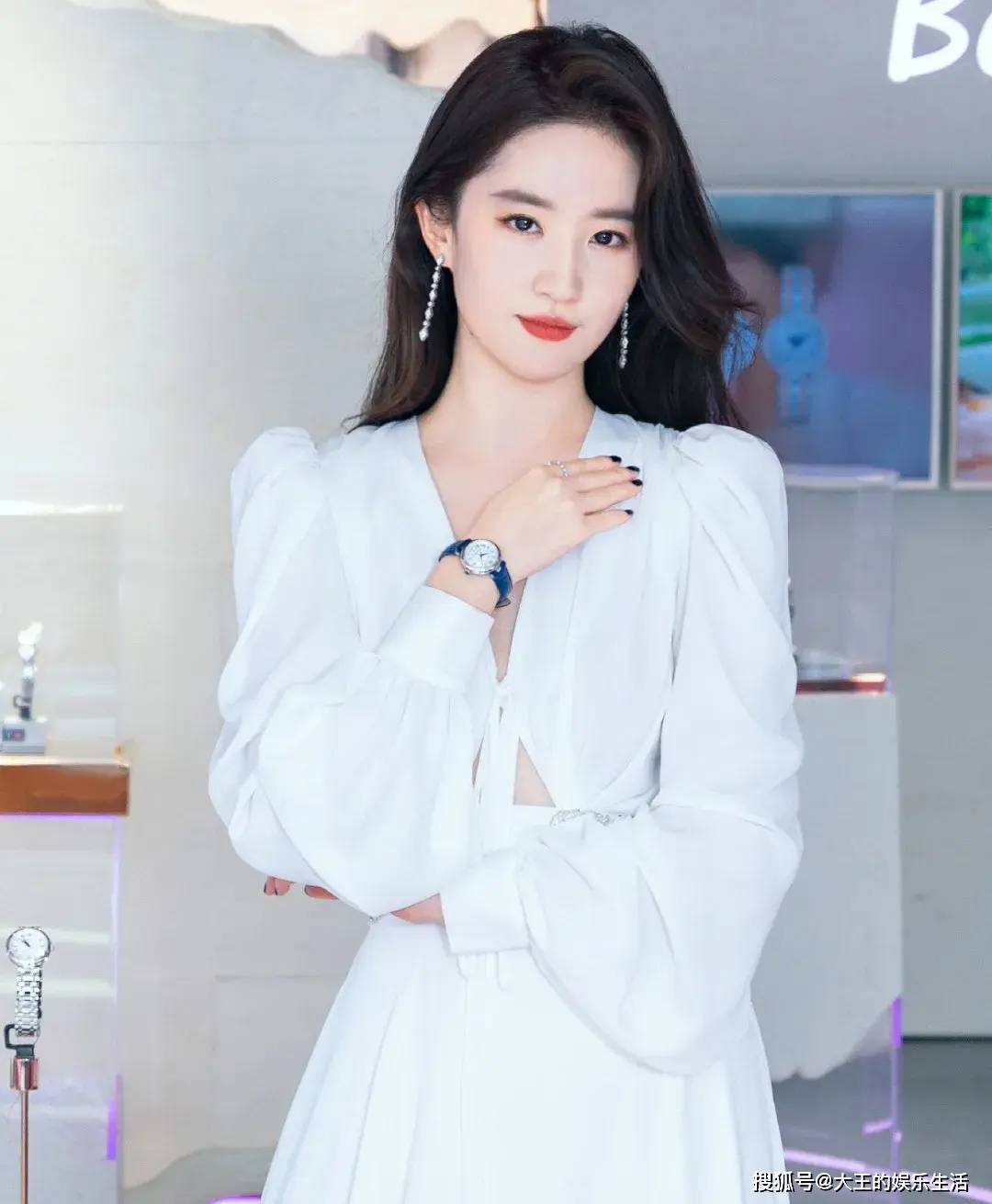 刘亦菲代言天梭亮相亚洲最大屏"亚洲之光"实在太震撼了!