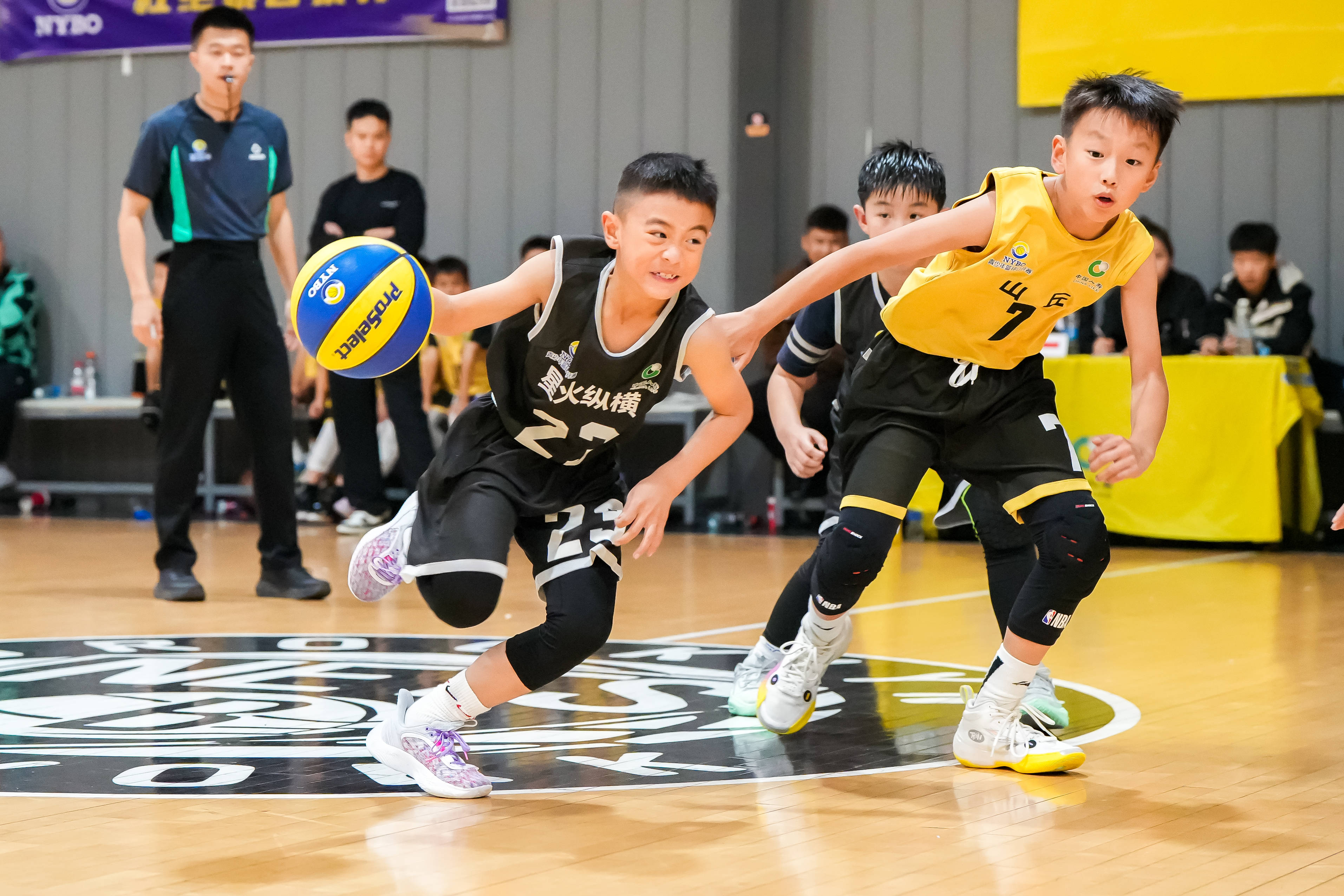 小球员大勇气:从冒险中扬起孩子的自信之翼_篮球_比赛_自信心