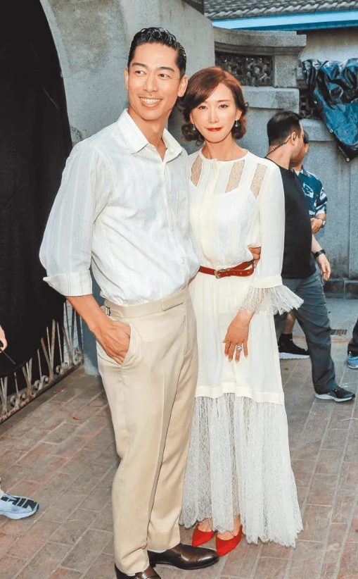 五,幸福的选择:无关国籍与年龄林志玲的选择让我们明白,幸福没有固定