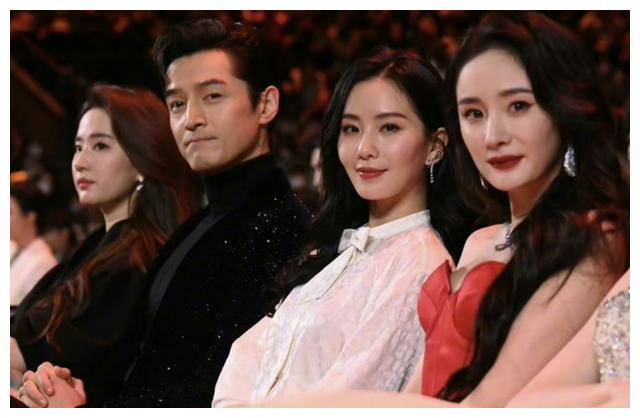 出现一些名场面,像去年胡歌与杨幂的"隔空相望",以及胡歌带着刘亦菲