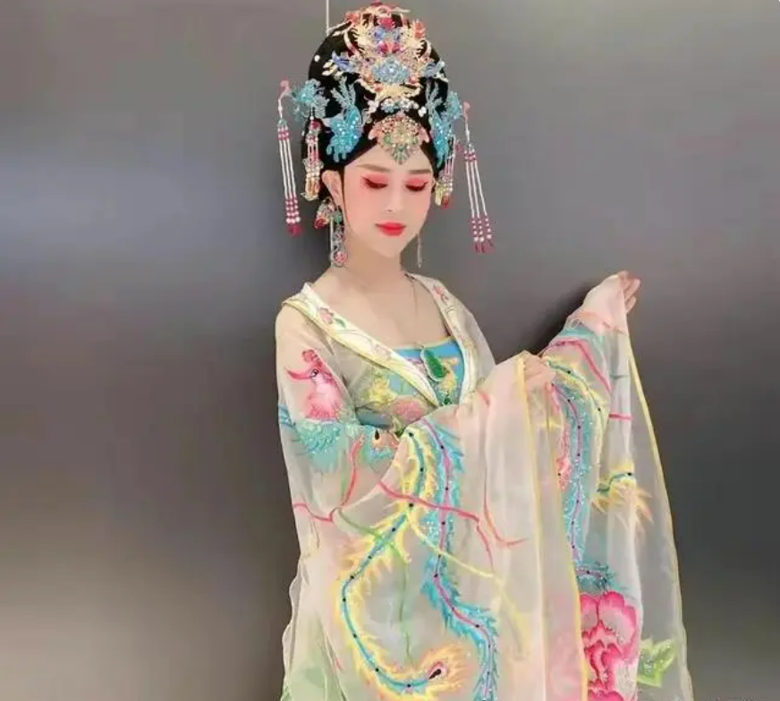 河南30岁反串网红罗大美遇害,疑因炫富被朋友所杀,更多细节披露_戏曲