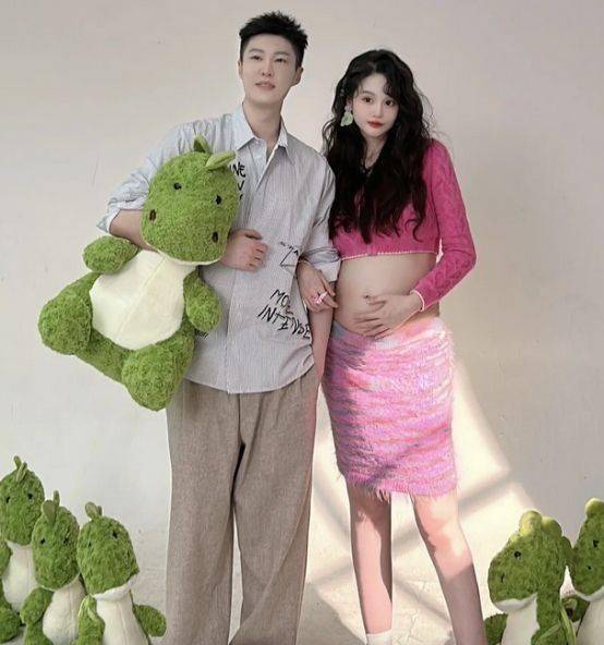 赵本山女儿官宣产子!母子平安,晒亲子牵手照,儿子小名超可爱