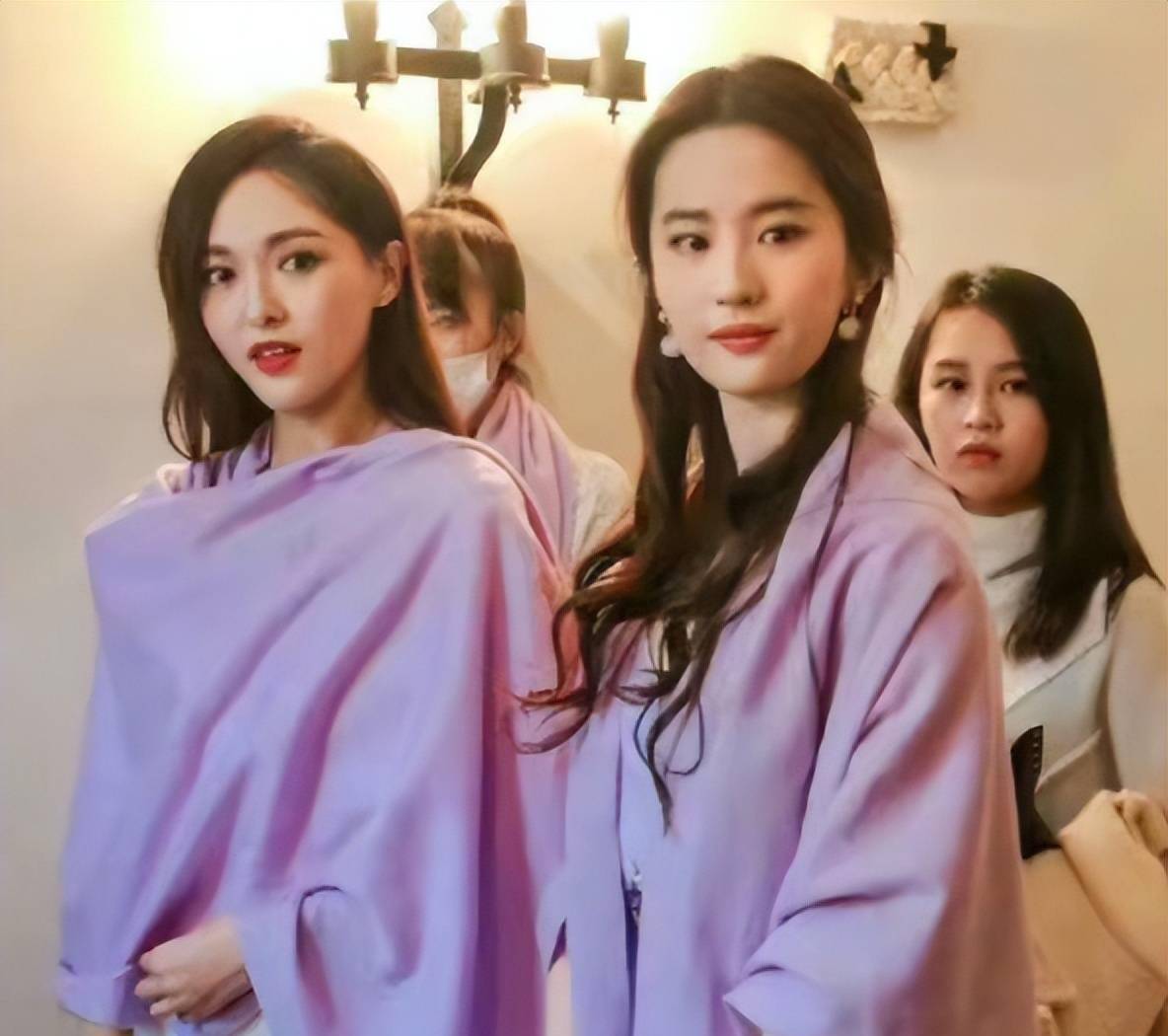 唐嫣凭《繁花》火了,仙剑姐妹刘亦菲与杨幂刘诗诗反应大不同_人气