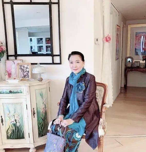 有一回,沈丹萍正在家里做家务,朋友突然打来电话,想借10万块,并一再