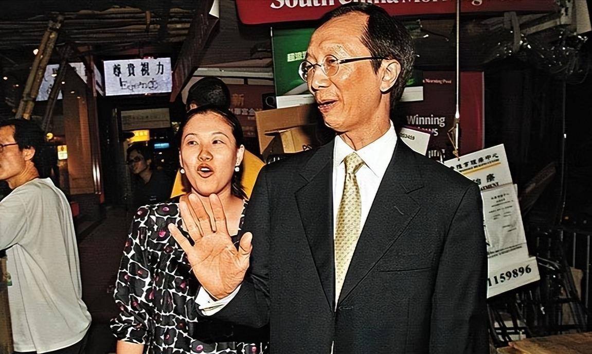 梁锦松:给祖国狂赚3万亿,如今花99亿买下医院为生4胎_陈慧珊_银行