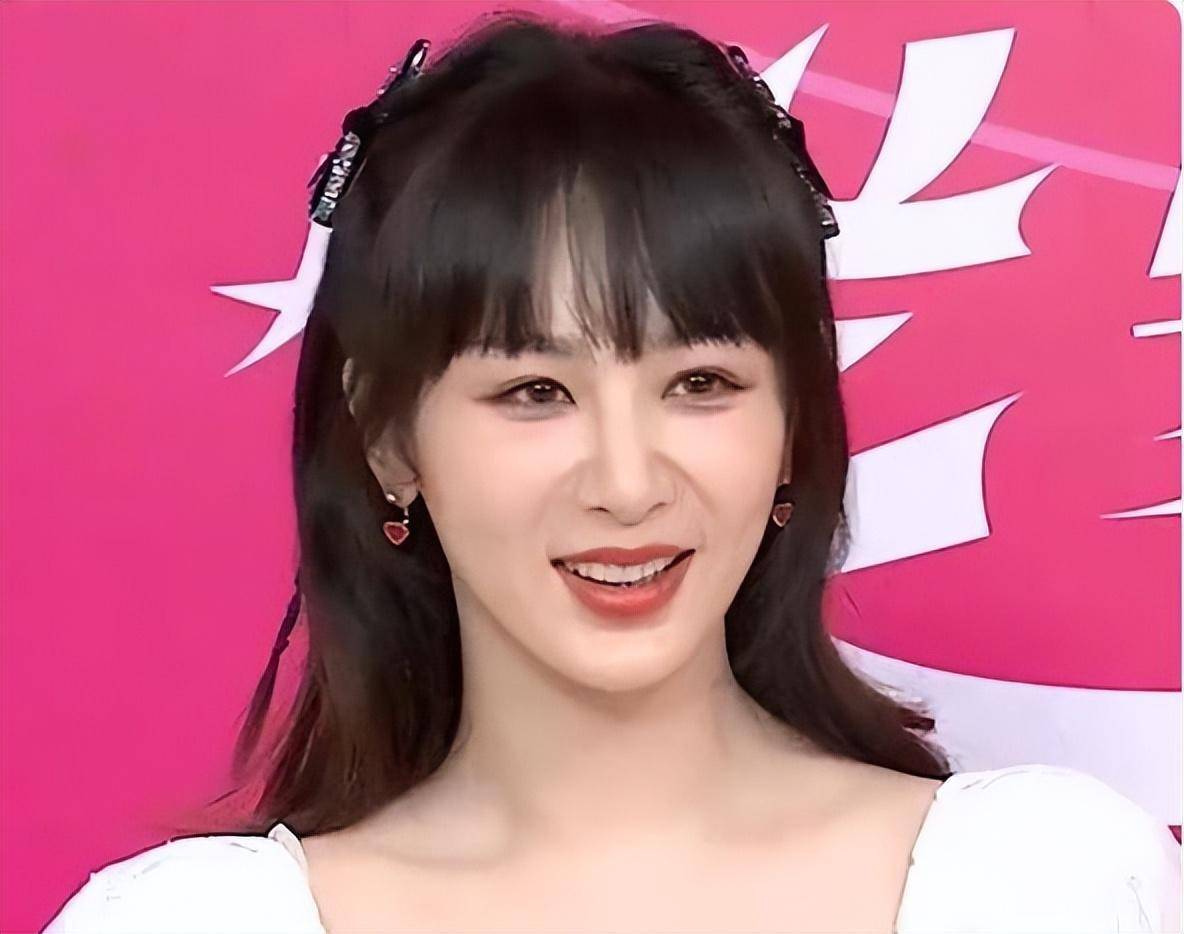 而且,许呦与谢辞发生故事的学校是一所中学.