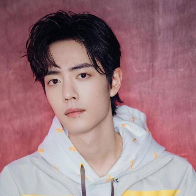 何炅为帮肖战挨骂,为何肖战却连生日祝福都不敢给何炅送?