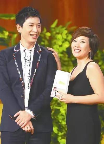 戴军爱李静16年,李静却转身嫁给黄小茂,如今女儿都已经18岁_访问_节目