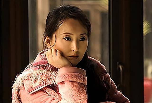 07年陈晓旭送别仪式,父母几度哽咽失语,父亲哀声:你真的走了吗_媒体