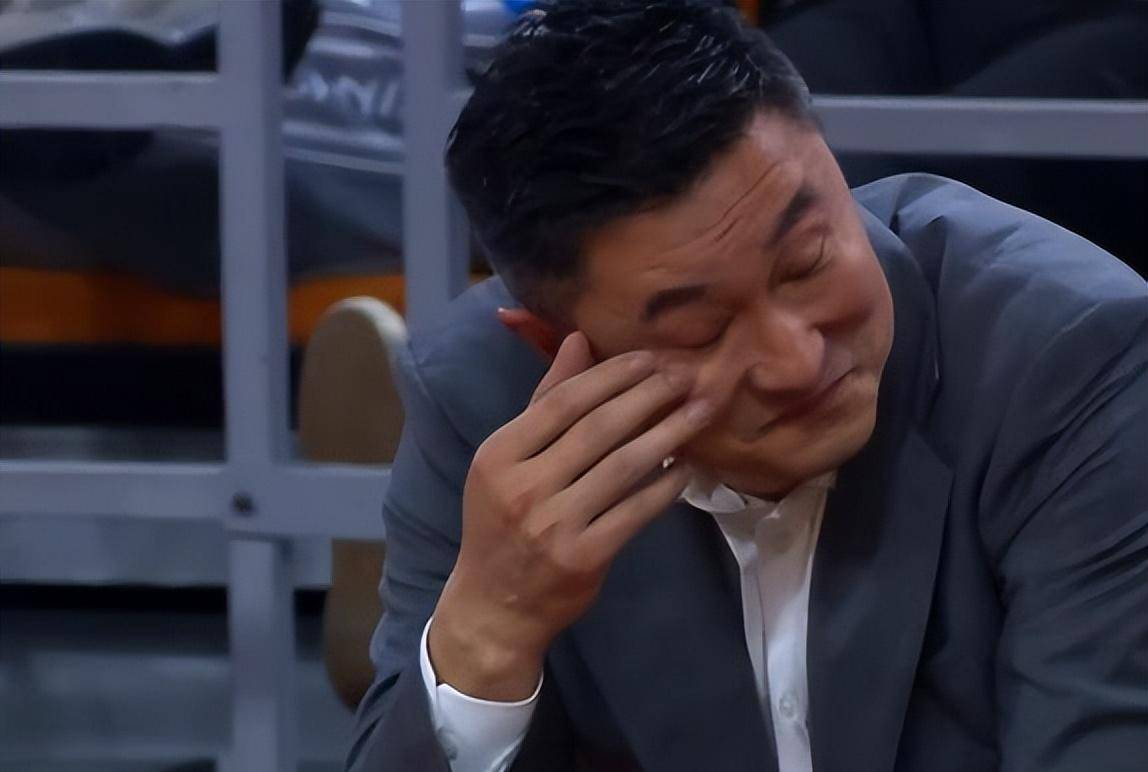 杜锋笑中含泪,周琦和朱芳雨认真了,重建吧_上半场_特鲁姆普比_沃特斯