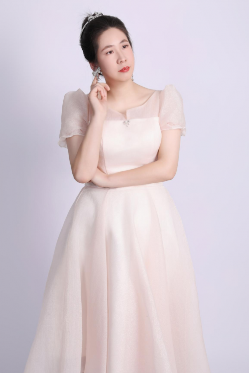 模特李妮妮:端庄淑女风格签约新起航_表演_演艺_广告