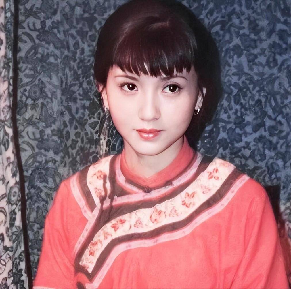 陶慧敏:嫁给初恋男子恩爱34年,婚后生一女,女儿比她还要漂亮!