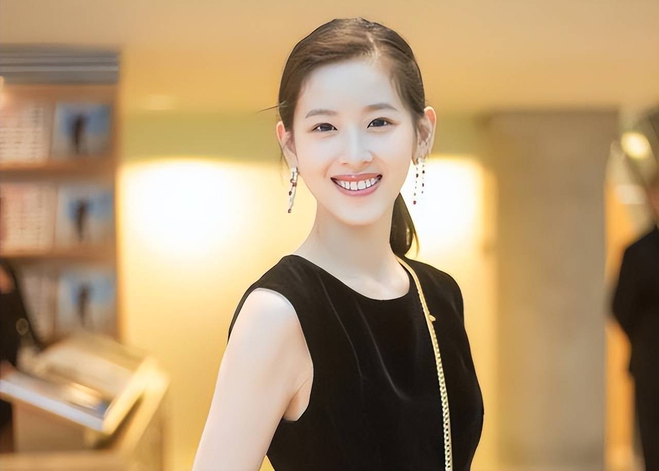 章泽天坐拥600亿,登上胡润财富榜,嫁大19岁刘强东8年生下2子_美国