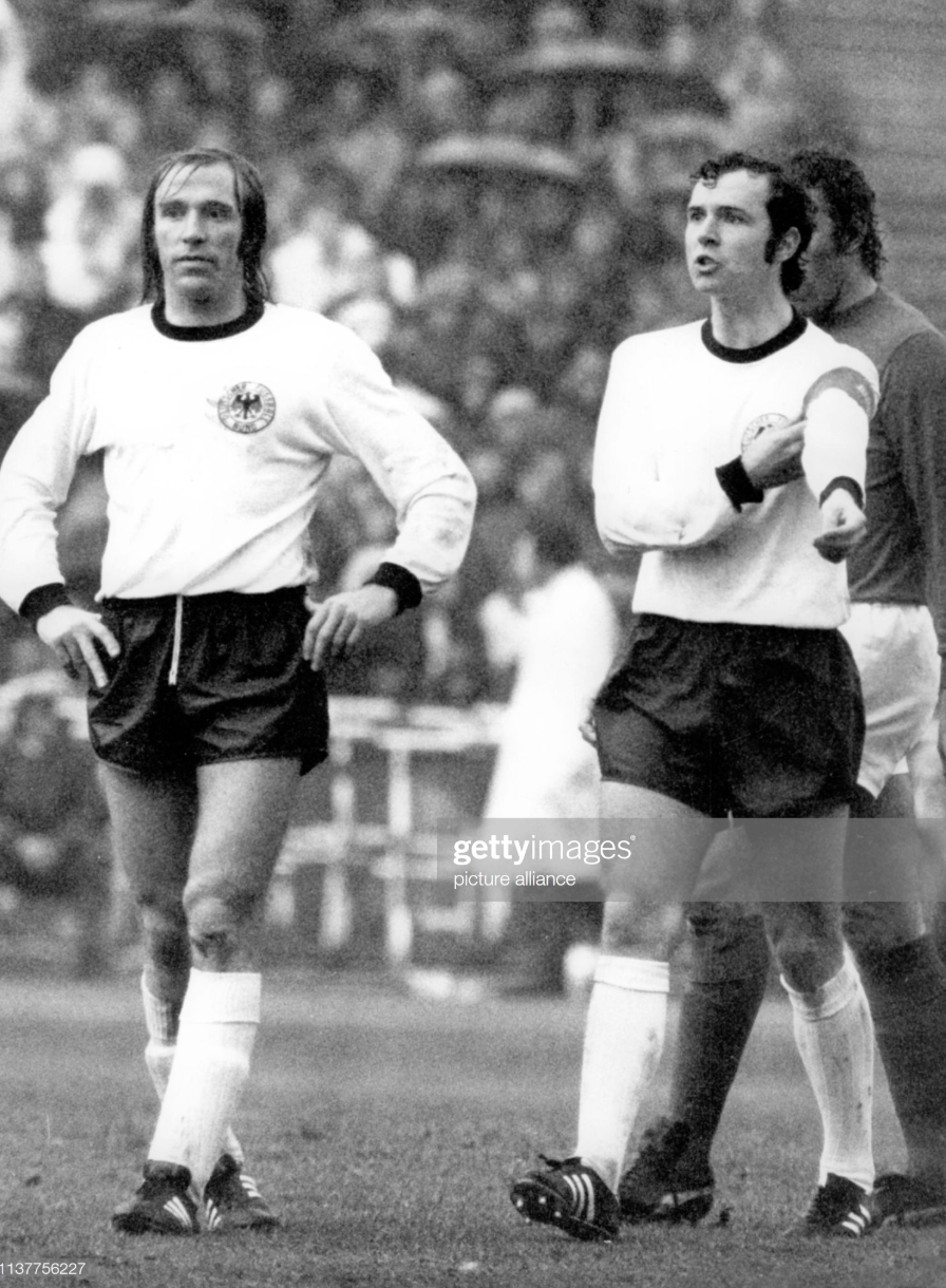 贝肯鲍尔的历史地位被严重高估,他的巅峰期并不是中后卫_盖德穆勒