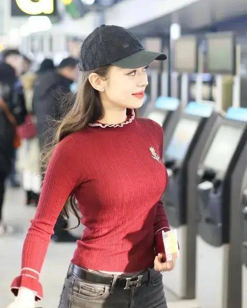 吉娜身材惊艳,网友感叹:修图都无法超越的完美!_五官_气质_艳羡