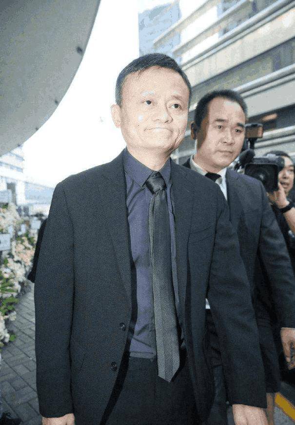金庸丧礼在香港低调举行,马云黄晓明张纪中出席丧礼_先生_作品集_一生