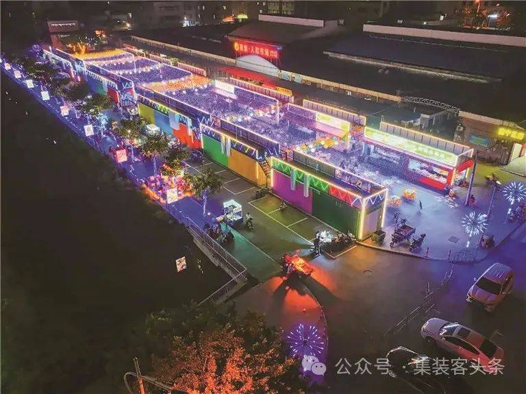 夜幕降临,华灯初上,作为高明区首个集装箱夜市,走进杨和镇北岸河畔