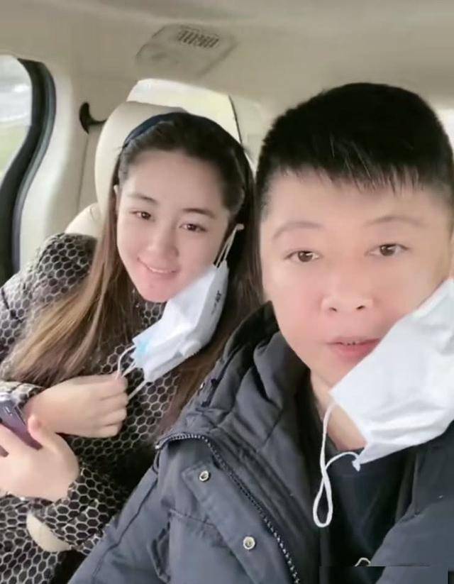 赵本山的徒弟谢永强,与小12岁女友领证,娇妻颜值不输"王小蒙"_爱情