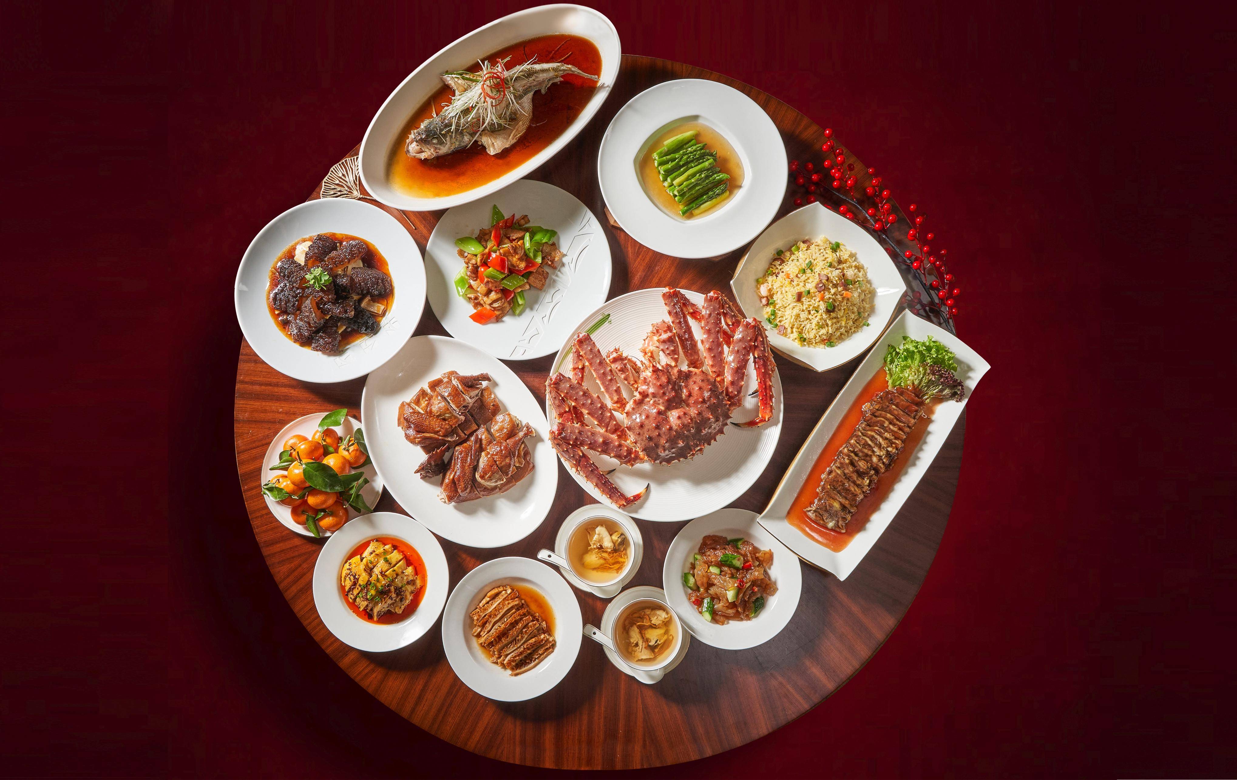 ","龙举云兴"及"龙腾虎跃"三套中式外卖套餐,包含精美凉菜,经典热菜