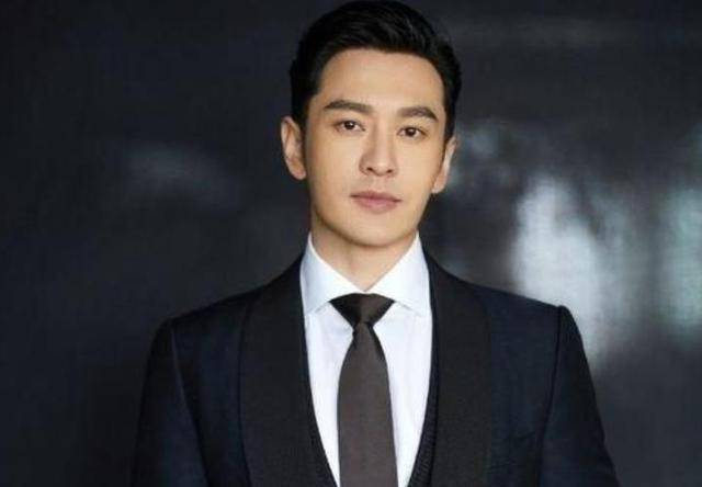 曝黄晓明回家陪儿子过六一,未受baby绯闻影响,给粉丝签名超宠粉_事业