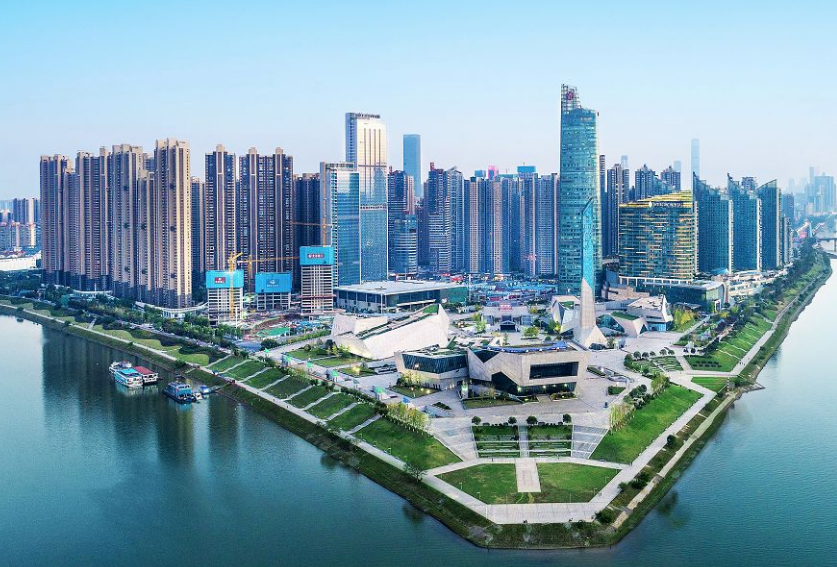 凤凰海),超五星级酒店(北辰洲际酒店)等,被誉为长沙的"cbd"