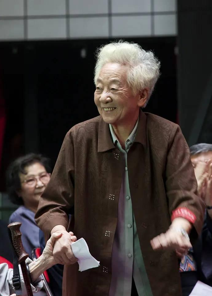 於藍:8歲喪母,53歲喪夫,晚年患癌,99歲病逝,兒子