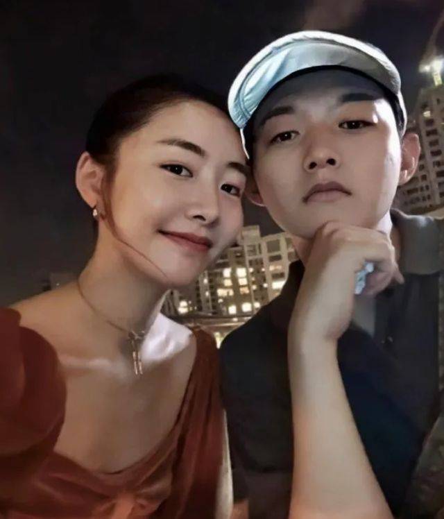 霍尊也有了新恋情,与施冰岚在一起两年多了,之前火风还回应儿子快结婚