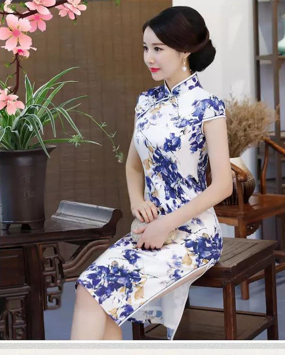 从古至今,不知多少文人骚客都对旗袍的美又有过赞美之词,旗袍是一种