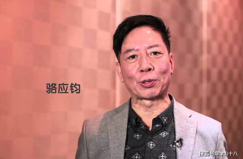 1976年加入无线成为演员,八十年代起开始出演金庸剧,参与了至少16部