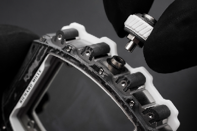 创新"巨人"理查米尔_钛合金_测试_极致