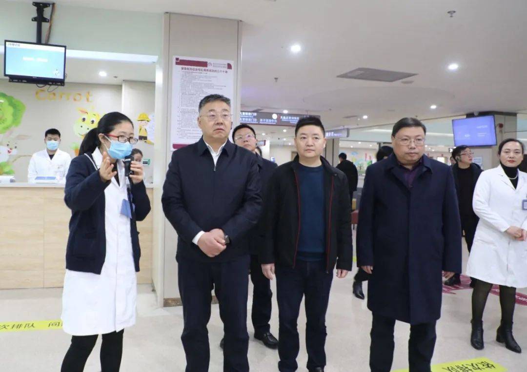 区人大常委会副主任张正元,区卫生健康委主任张明春,医院在家领导班子