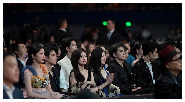 胡歌中心位,杨幂被压一头,2人咖位提升_刘诗诗_嘉宾_肖战