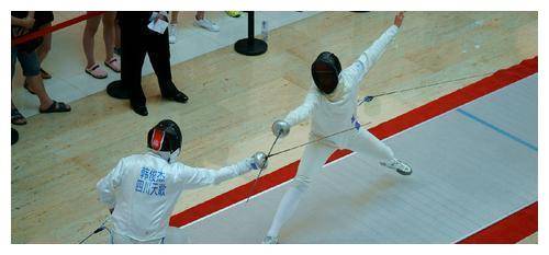 胡兵的腹肌,彭于晏的胸,黄立行的屁股,这些"老男人"也太顶了_科比