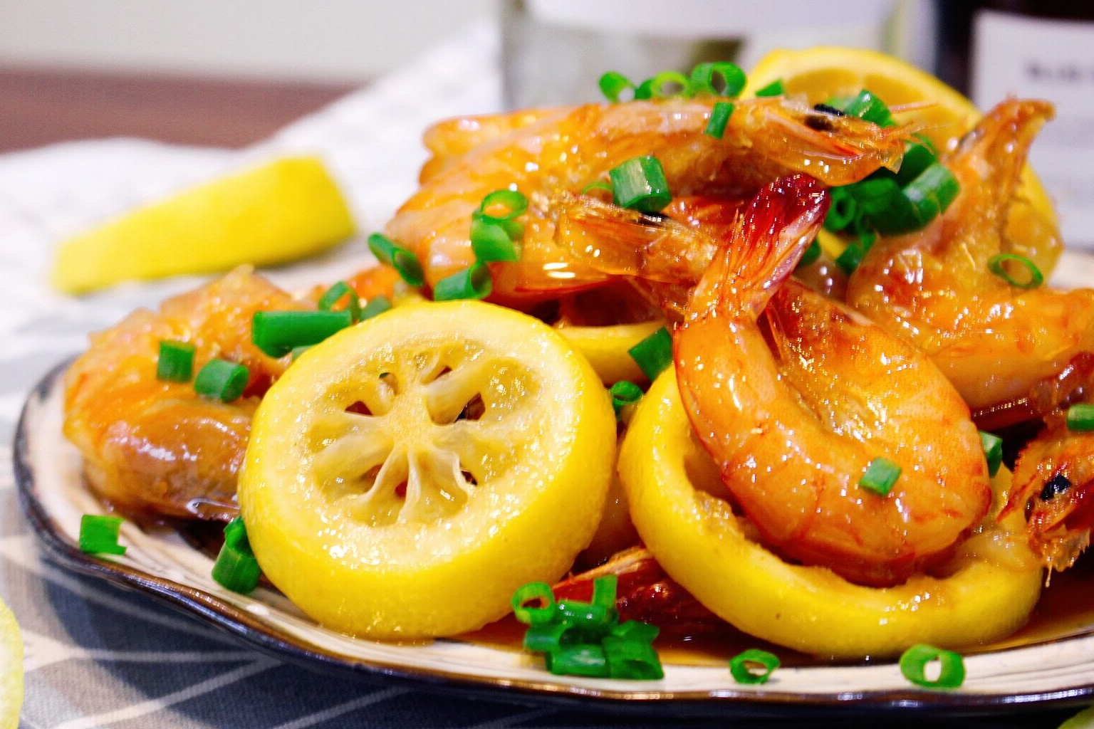 酸酸甜甜,清新诱人的柠檬虾,简单烹饪出惊喜味道