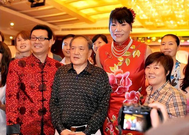 女篮名将展淑萍:儿子六岁时丈夫去世,再婚带儿子付豪改嫁给裁判_篮球