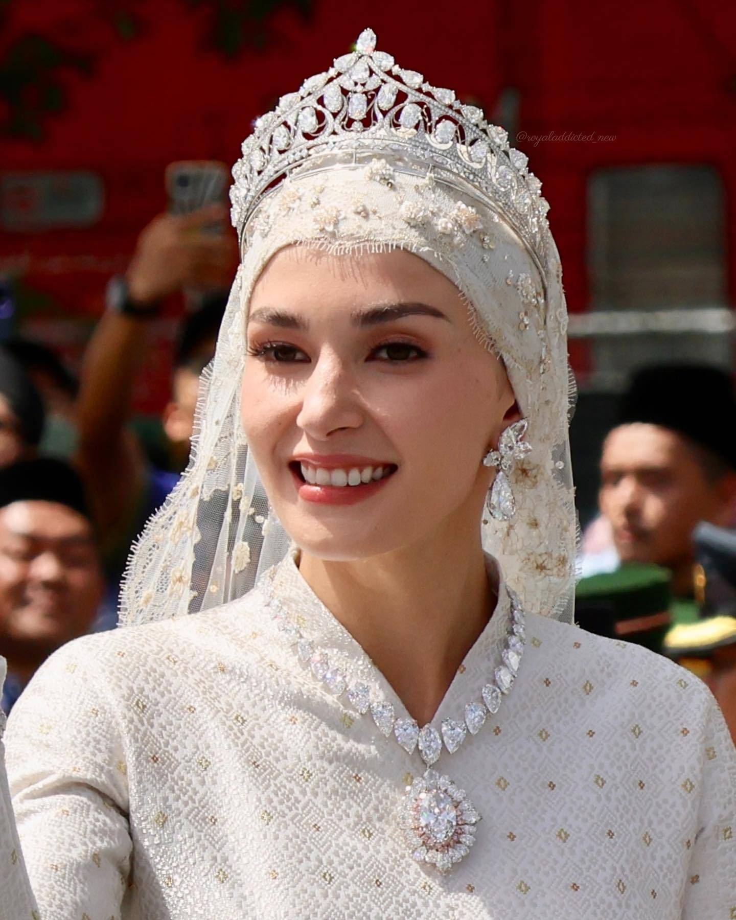 文莱王子10天婚礼最后一场重磅出炉新娘满身是钻不丹王后都输