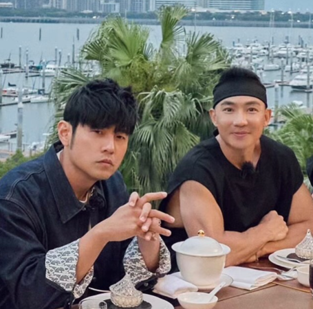 帮周杰伦庆生「在9.2万人前出糗」!