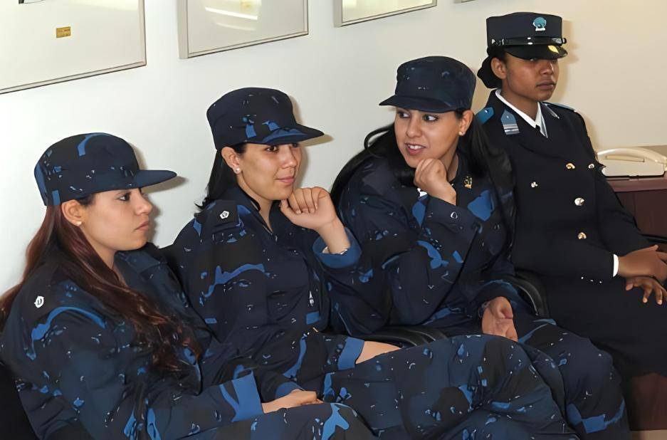 卡扎菲被杀后,身边500名漂亮女保镖结局如何?_反对派_折磨_利比亚战争