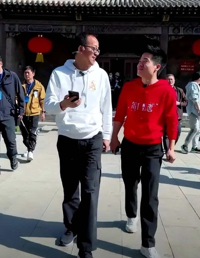 动人表达等才华的展现,与令公众深为受益的个人优秀综合特质的感染