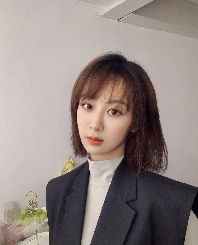 看女明星们如何驾驭利落短发,干净吸睛好迷人_造型_上衣_镜头