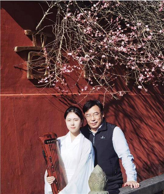 李天天将《梅香禅韵》绽绕在2024"世界因爱而生"全球春晚