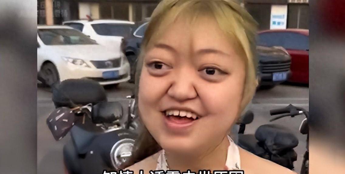 摆摆今年刚刚20岁,生前患有克鲁宗综合症,因为长相问题经常被网友在