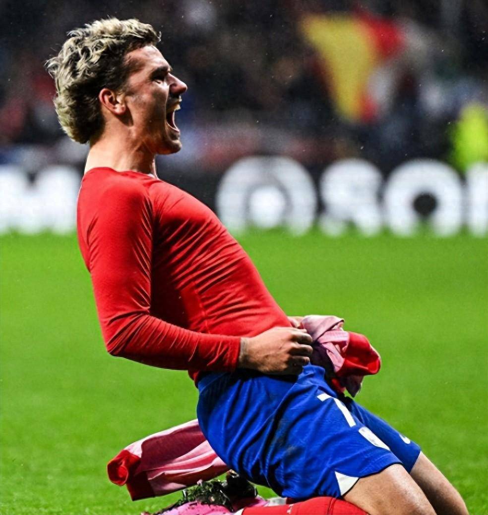 格列兹曼跪地亲吻球衣!国王杯打进精彩进球!无愧世界第三!